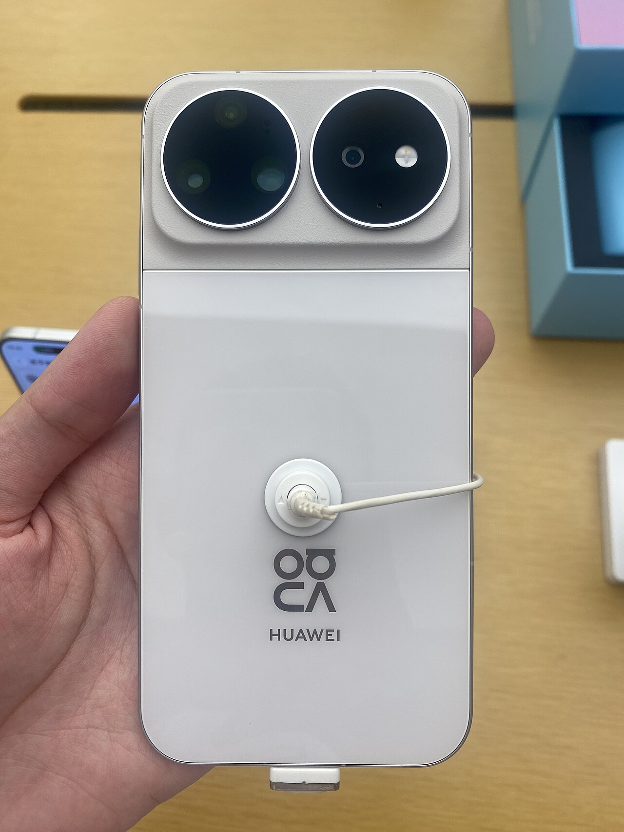 Back view of the Huawei nova 16s Pro