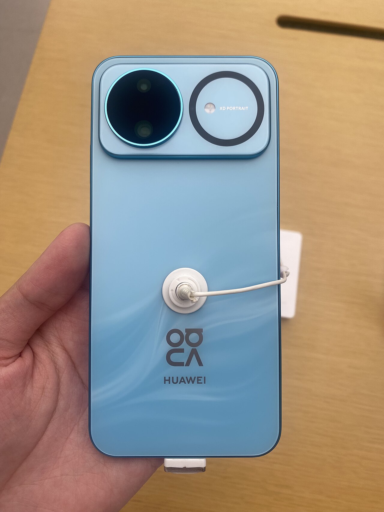 Back view of the Huawei nova 16s
