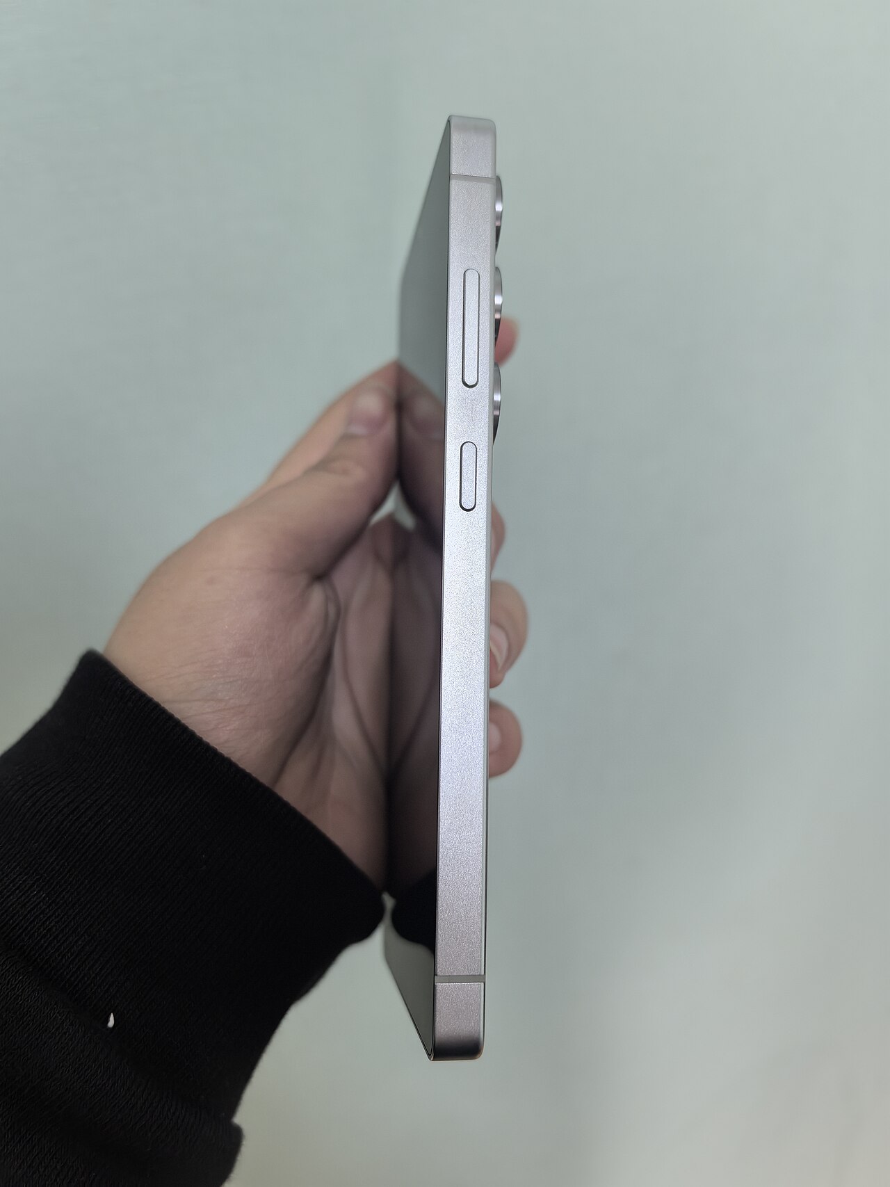 Samsung Galaxy S25 Ultra smartphone - side view