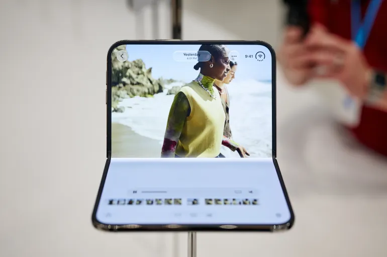 Features of Foldable iPhone